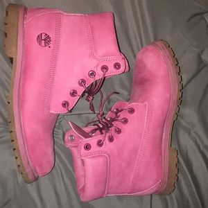 MAGENTA TIMBERLANDS